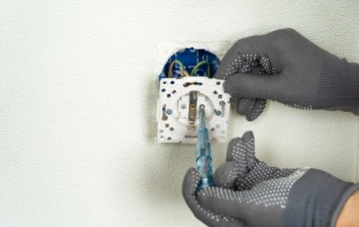 Travaux d'installation électrique